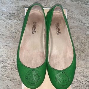 Michael Kors Fulton flat palm green size 7